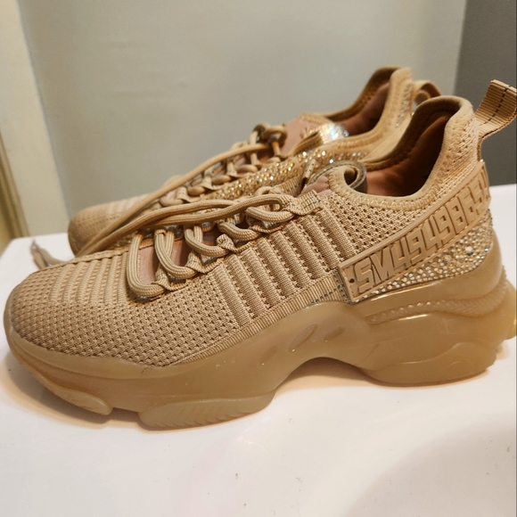 Steve Madden Maxima tennis shoe. Make me an offer - Picture 4 of 10